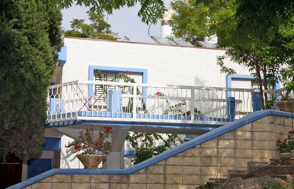 Travel Hotel Гешер-Хазив Экстерьер фото